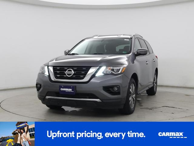 Photo of 2019 Gray Nissan Pathfinder