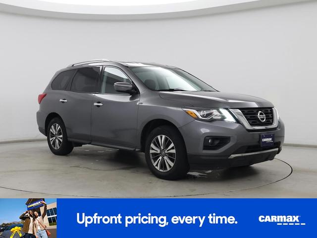 Photo of 2019 Gray Nissan Pathfinder