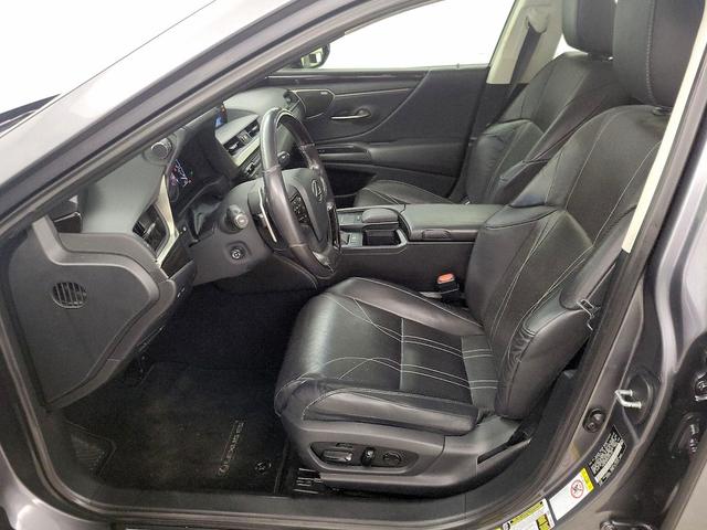 Photo of 2019 Gray Lexus ES 350