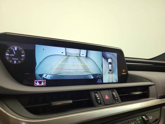 Photo of 2019 Gray Lexus ES 350