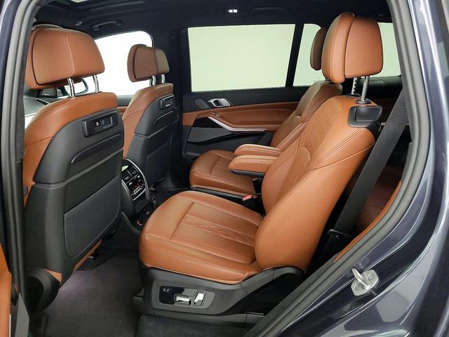 Photo of 2021 Gray BMW X7