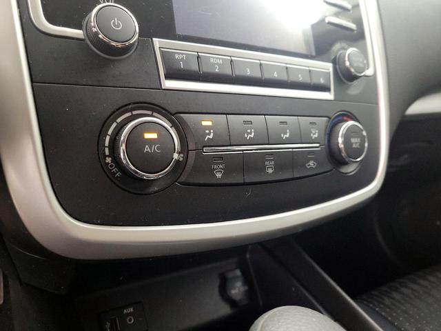 Photo of 2016 Gray Nissan Altima