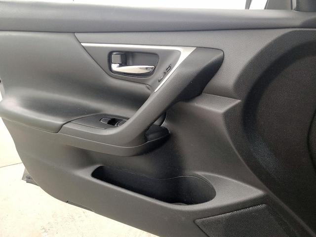 Photo of 2016 Gray Nissan Altima