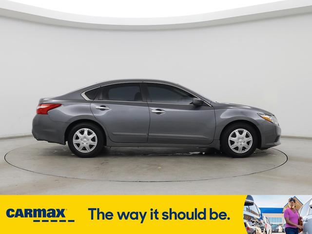 Photo of 2016 Gray Nissan Altima
