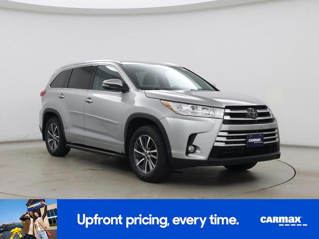 Photo of 2017 Silver Toyota Highlander