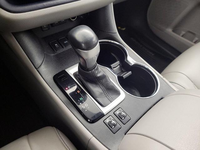 Photo of 2017 Silver Toyota Highlander