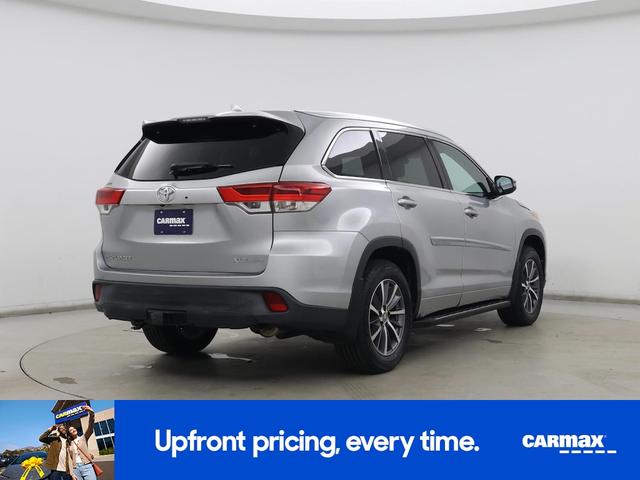 Photo of 2017 Silver Toyota Highlander