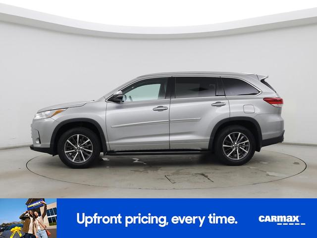 Photo of 2017 Silver Toyota Highlander