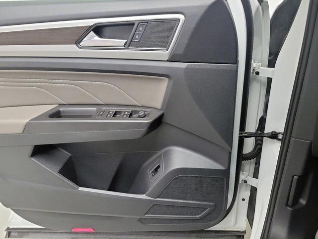 Photo of 2023 White Volkswagen Atlas