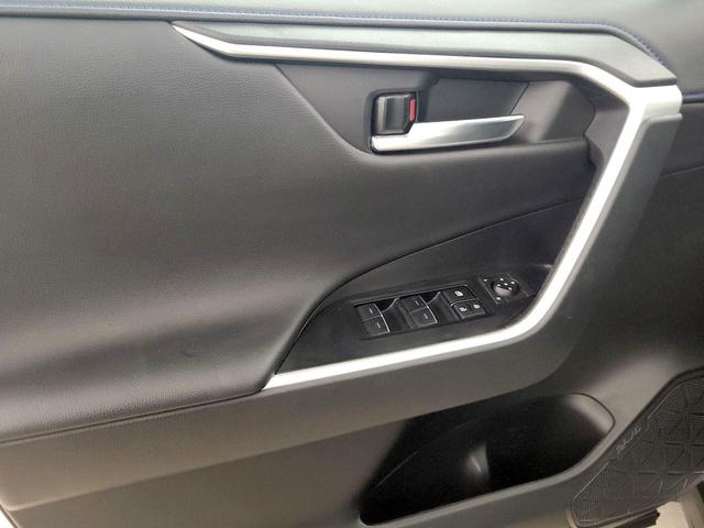 Photo of 2024 White Toyota RAV4 Hybrid