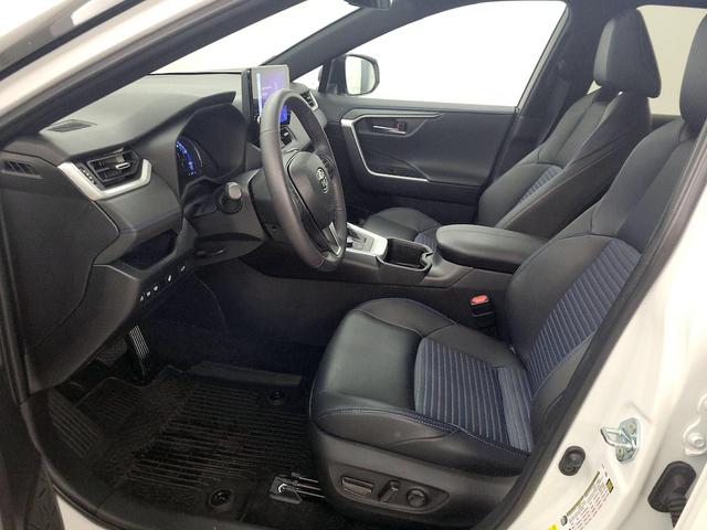 Photo of 2024 White Toyota RAV4 Hybrid