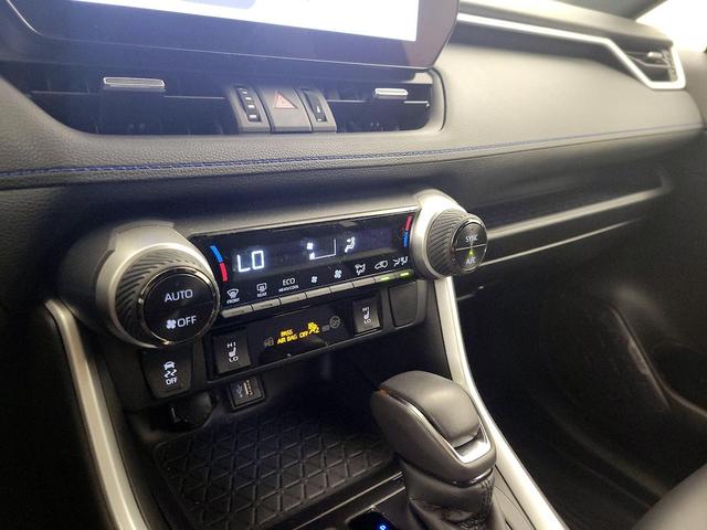 Photo of 2024 White Toyota RAV4 Hybrid