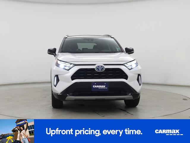 Photo of 2024 White Toyota RAV4 Hybrid