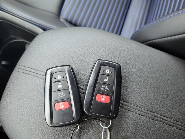 Photo of 2024 White Toyota RAV4 Hybrid