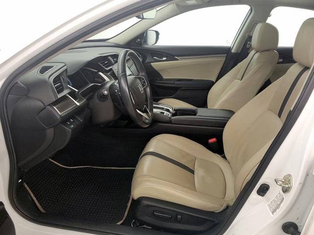Photo of 2020 White Honda Civic