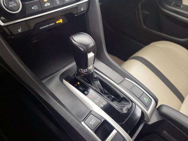 Photo of 2020 White Honda Civic