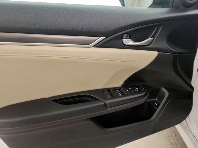 Photo of 2020 White Honda Civic
