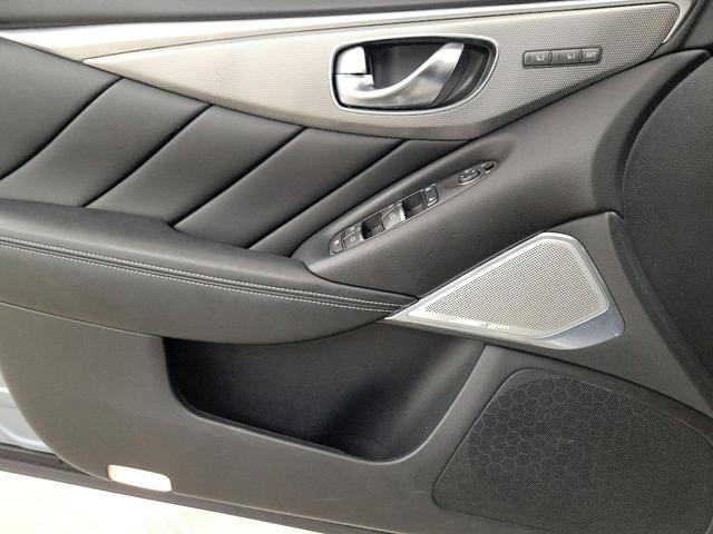 Photo of 2017 Gray INFINITI Q50