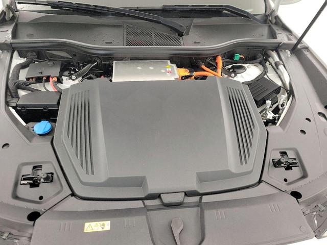 Photo of 2019 White Audi e-tron