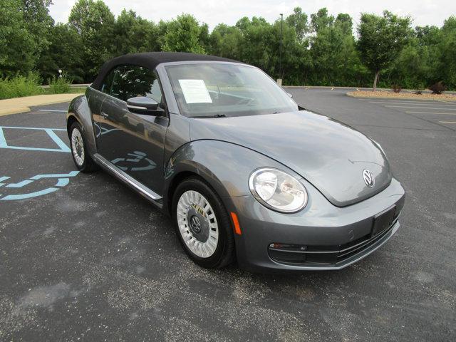 Photo of 2016 Platinum Gray Metallic/Black Roof Volkswagen Beetle