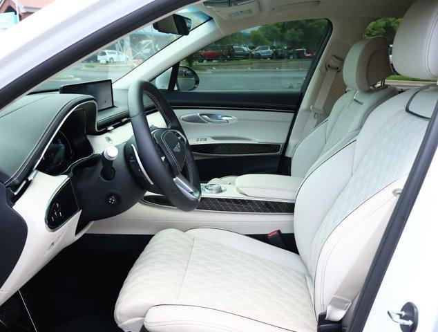 Photo of 2025 Uyuni White Genesis GV70