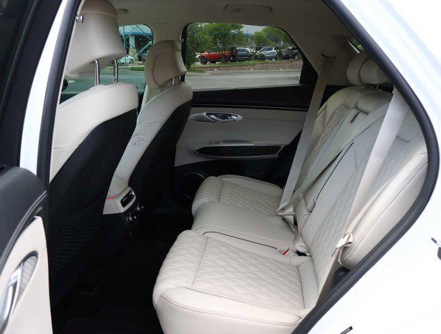 Photo of 2025 Uyuni White Genesis GV70