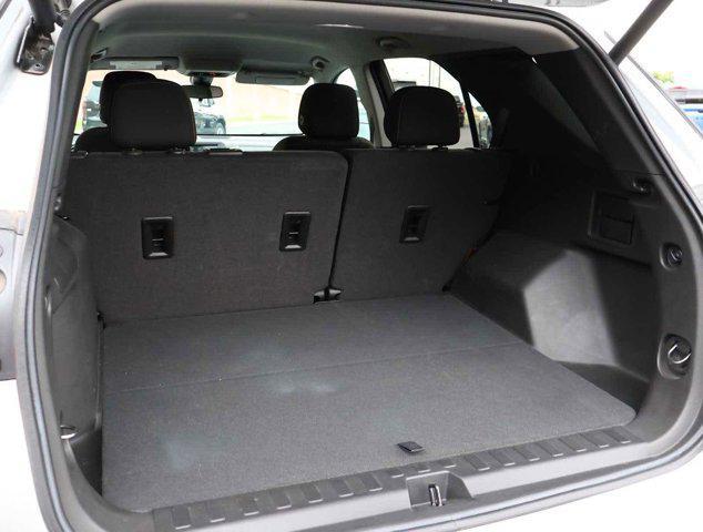 Photo of 2022 Silver Ice Metallic Chevrolet Equinox