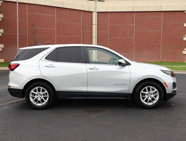 Photo of 2022 Silver Ice Metallic Chevrolet Equinox