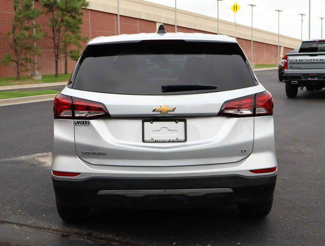 Photo of 2022 Silver Ice Metallic Chevrolet Equinox