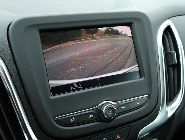 Photo of 2022 Silver Ice Metallic Chevrolet Equinox
