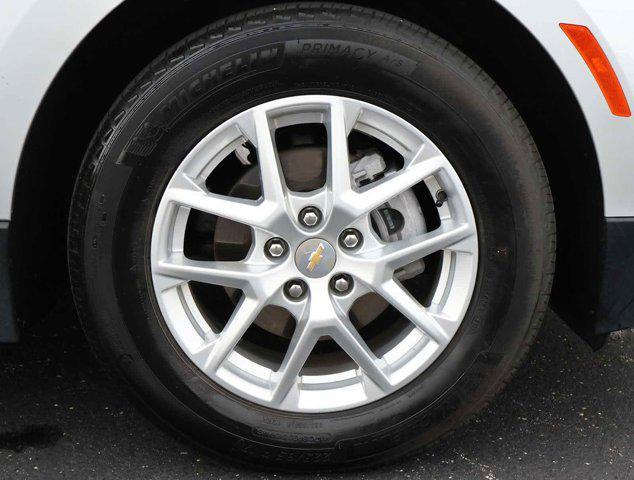 Photo of 2022 Silver Ice Metallic Chevrolet Equinox