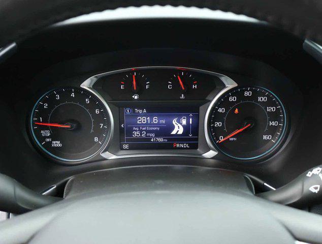 Photo of 2022 Silver Ice Metallic Chevrolet Equinox