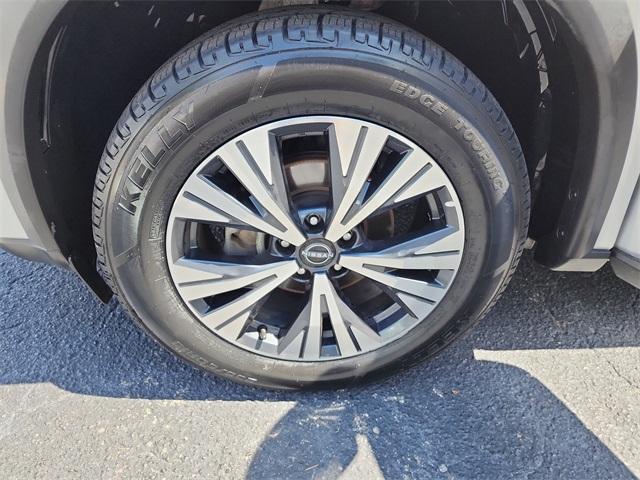 Photo of 2023 Brilliant Silver Metallic Nissan Rogue