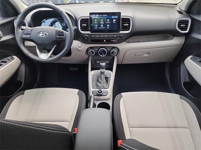 Photo of 2025 Shimmering Silver Hyundai VENUE