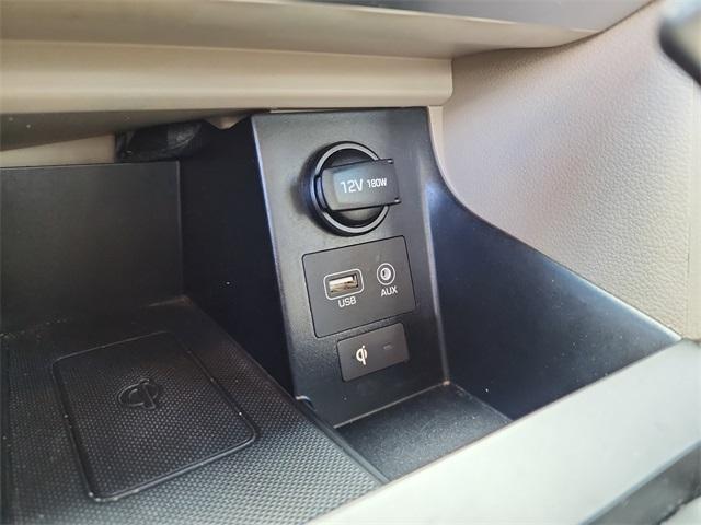 Photo of 2020 Quartz White Pearl Hyundai ELANTRA