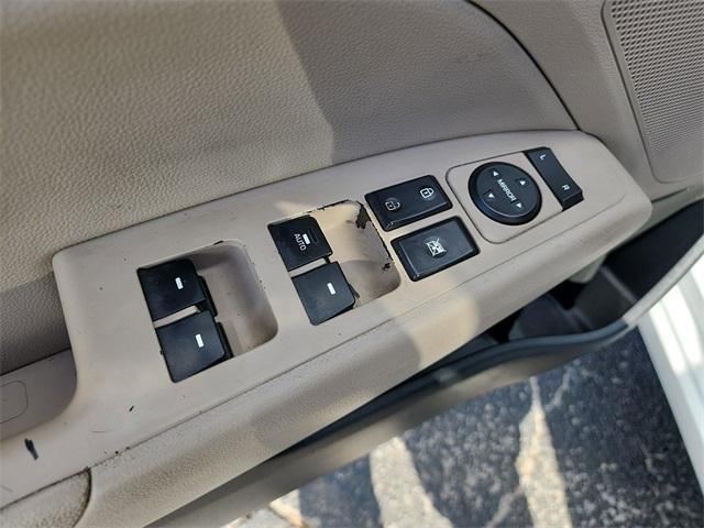Photo of 2020 Quartz White Pearl Hyundai ELANTRA