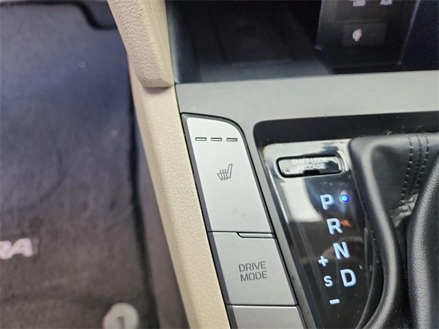 Photo of 2020 Quartz White Pearl Hyundai ELANTRA