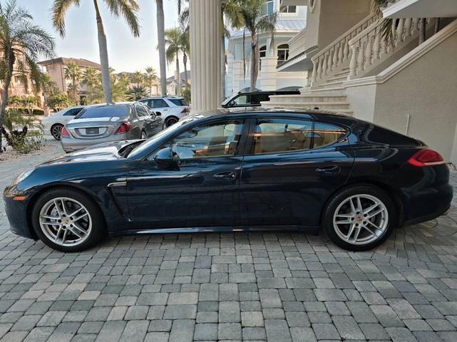 Photo of 2014 Blue Porsche Panamera