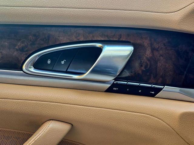 Photo of 2014 Blue Porsche Panamera