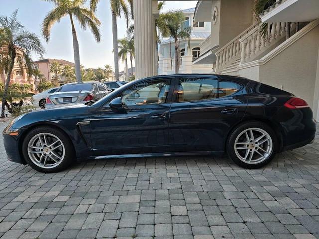 Photo of 2014 Blue Porsche Panamera