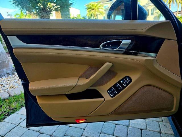 Photo of 2014 Blue Porsche Panamera