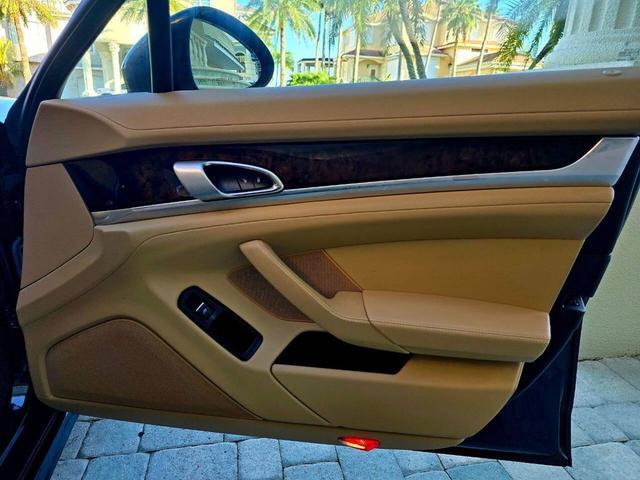 Photo of 2014 Blue Porsche Panamera