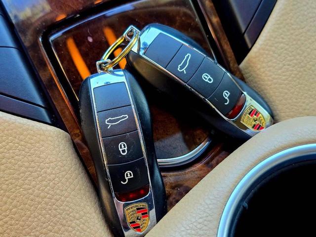 Photo of 2014 Blue Porsche Panamera