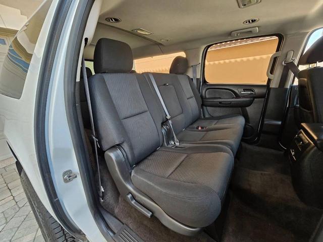 Photo of 2012 White Chevrolet Suburban