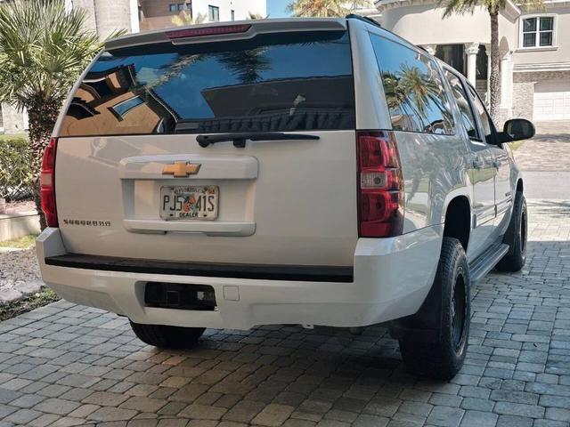 Photo of 2012 White Chevrolet Suburban