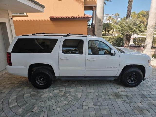 Photo of 2012 White Chevrolet Suburban