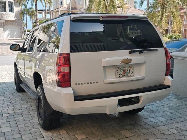Photo of 2012 White Chevrolet Suburban