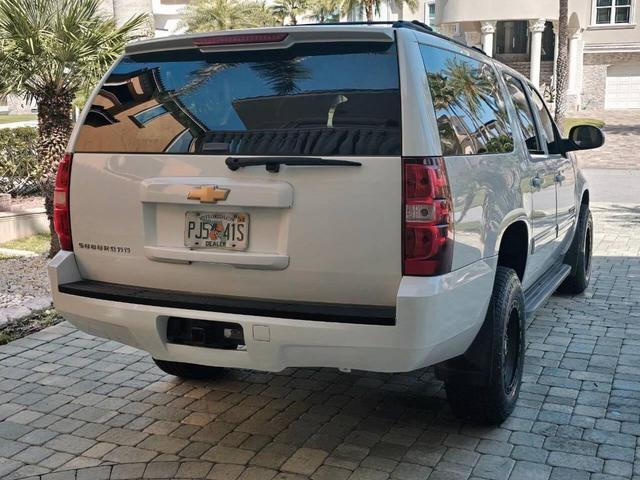Photo of 2012 White Chevrolet Suburban