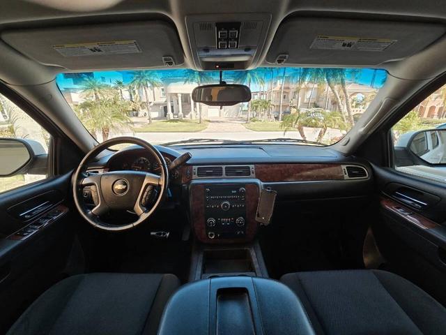 Photo of 2012 White Chevrolet Suburban