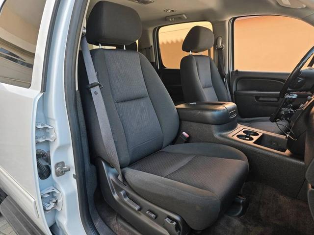 Photo of 2012 White Chevrolet Suburban